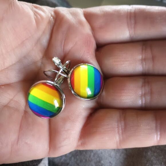 Lightweight  Rainbow Earrings NWOT‎ - Picture 4 of 4